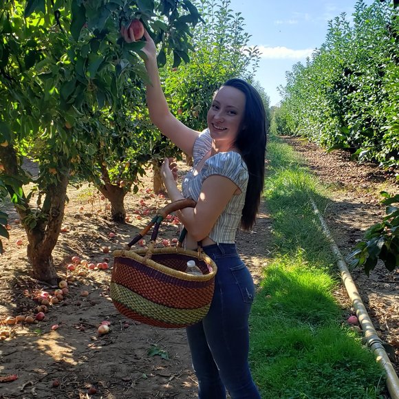 Meet your Posher, Jessica - Picture 2 of 2